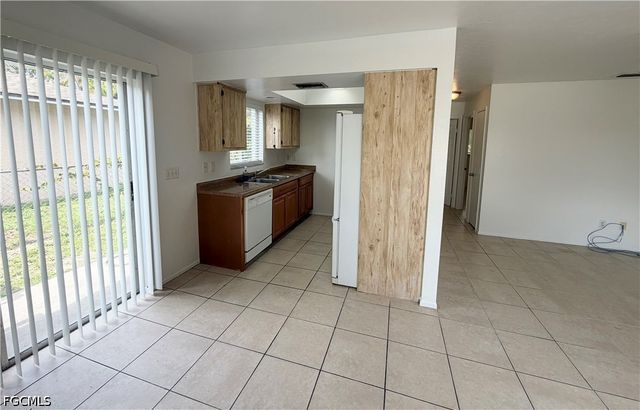 929 SE 24th AVE A, Cape Coral, FL 33990