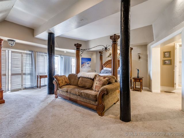 2 W Diamond Head Drive, Sand Springs, OK 74063