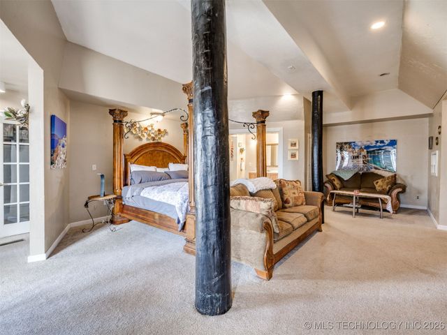 2 W Diamond Head Drive, Sand Springs, OK 74063