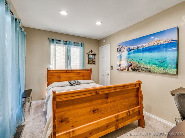 2 W Diamond Head Drive, Sand Springs, OK 74063