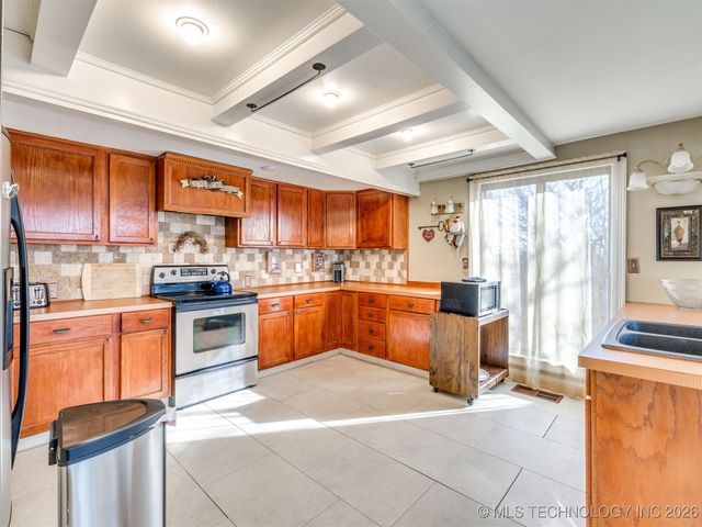 2 W Diamond Head Drive, Sand Springs, OK 74063