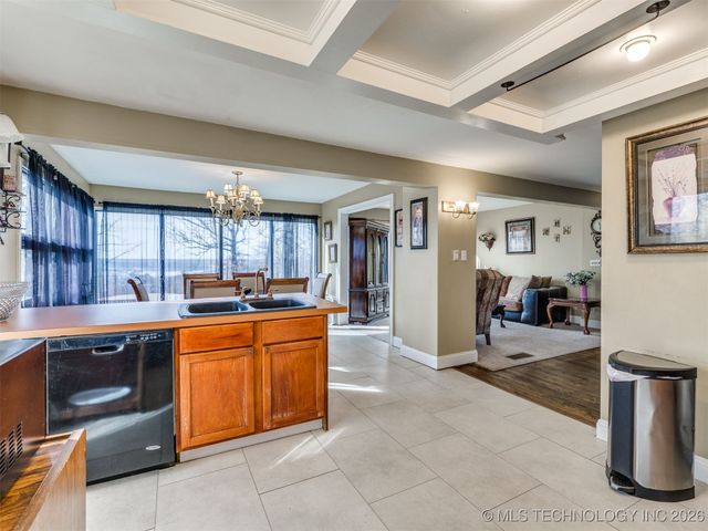 2 W Diamond Head Drive, Sand Springs, OK 74063