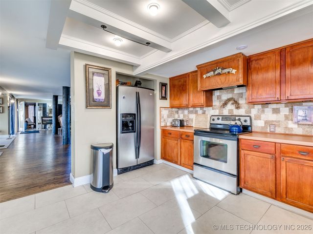 2 W Diamond Head Drive, Sand Springs, OK 74063