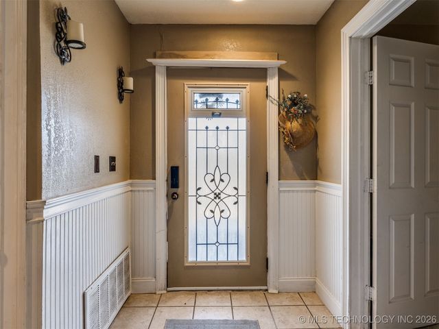 2 W Diamond Head Drive, Sand Springs, OK 74063