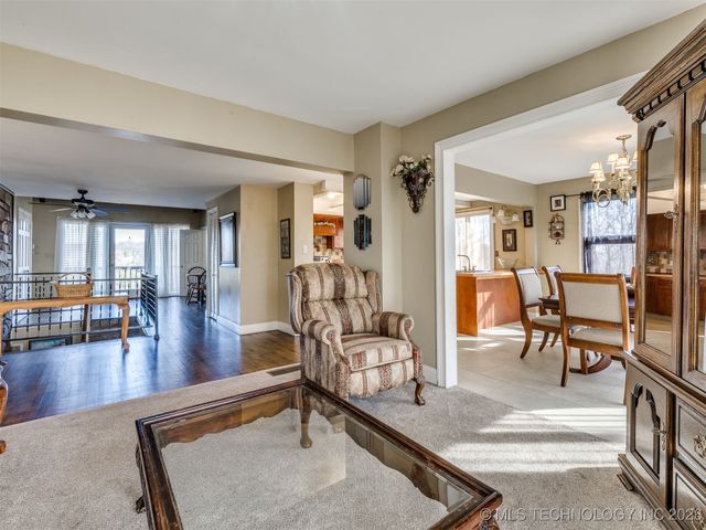 2 W Diamond Head Drive, Sand Springs, OK 74063