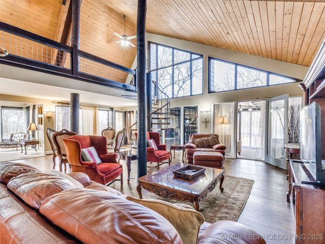 2 W Diamond Head Drive, Sand Springs, OK 74063