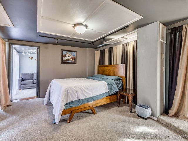 2 W Diamond Head Drive, Sand Springs, OK 74063