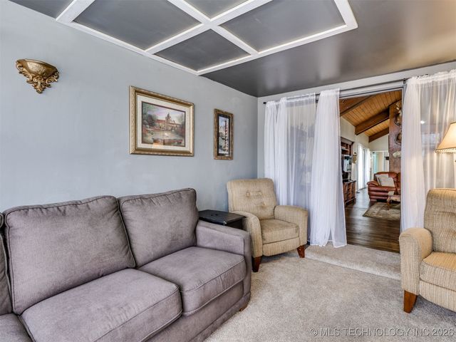 2 W Diamond Head Drive, Sand Springs, OK 74063