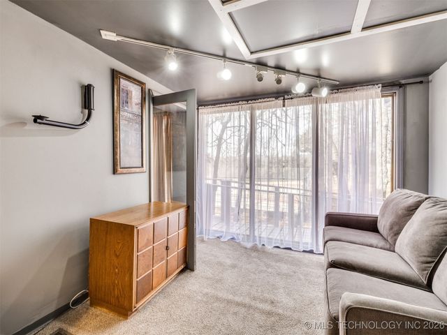 2 W Diamond Head Drive, Sand Springs, OK 74063