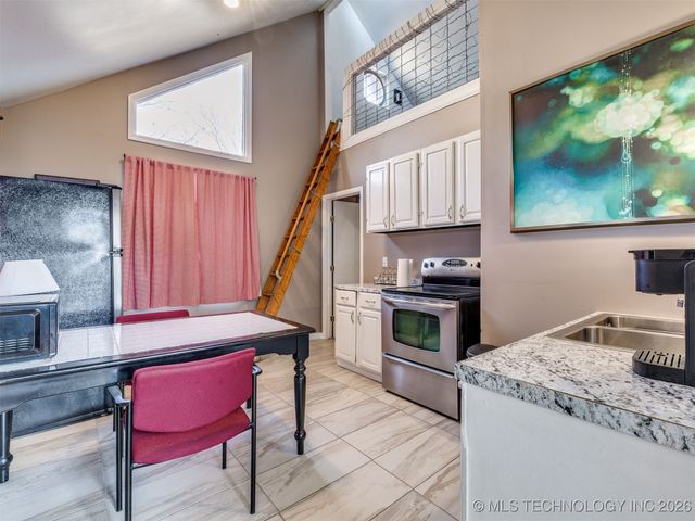 2 W Diamond Head Drive, Sand Springs, OK 74063