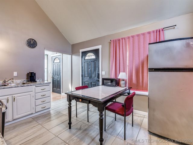 2 W Diamond Head Drive, Sand Springs, OK 74063