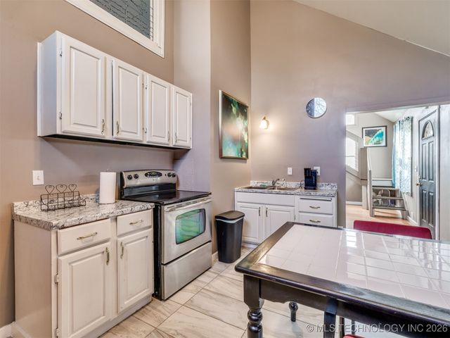 2 W Diamond Head Drive, Sand Springs, OK 74063