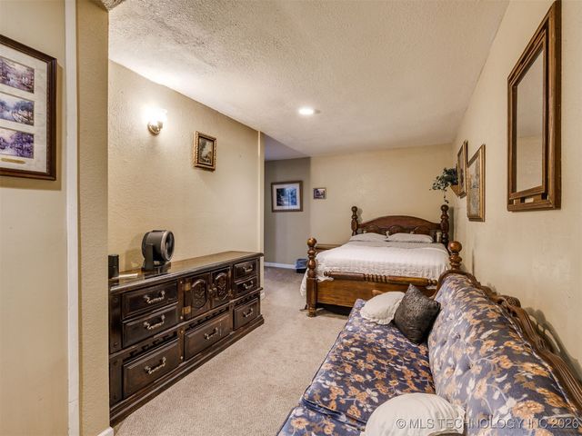 2 W Diamond Head Drive, Sand Springs, OK 74063