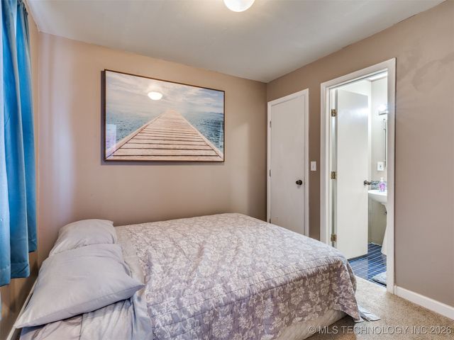 2 W Diamond Head Drive, Sand Springs, OK 74063