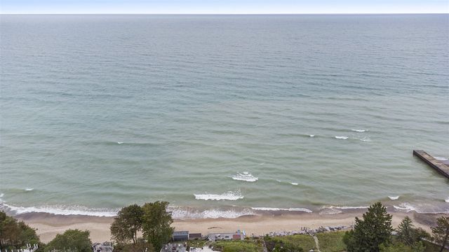 14417 Pinewood Drive, New Buffalo, MI 49117