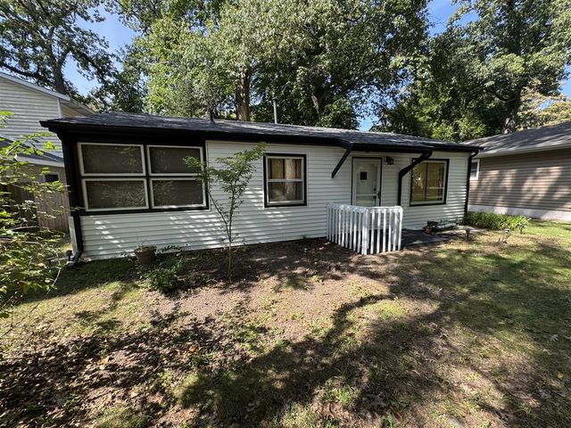 14417 Pinewood Drive, New Buffalo, MI 49117