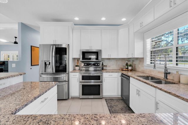 11602 LAKEVIEW DRIVE, New Port Richey, FL 34654