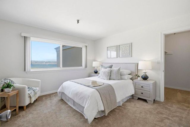 4015 Crown Point Dr P6, San Diego, CA 92109