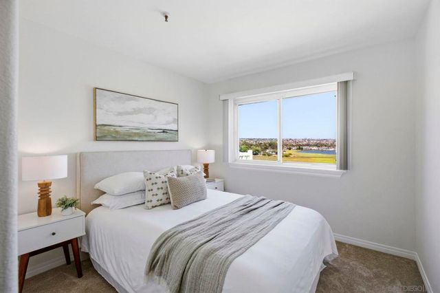 4015 Crown Point Dr P6, San Diego, CA 92109