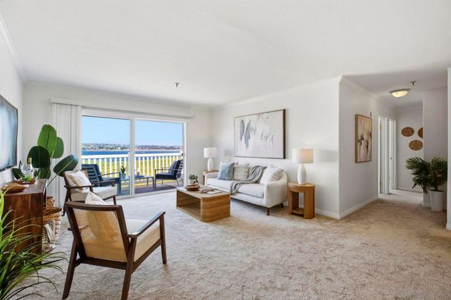 4015 Crown Point Dr P6, San Diego, CA 92109