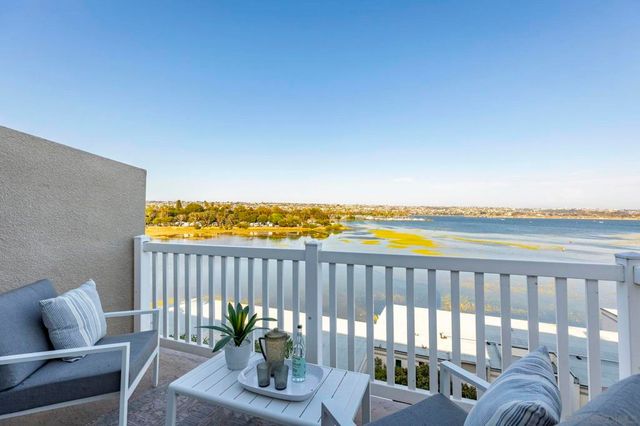 4015 Crown Point Dr P6, San Diego, CA 92109