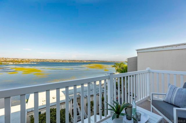 4015 Crown Point Dr P6, San Diego, CA 92109