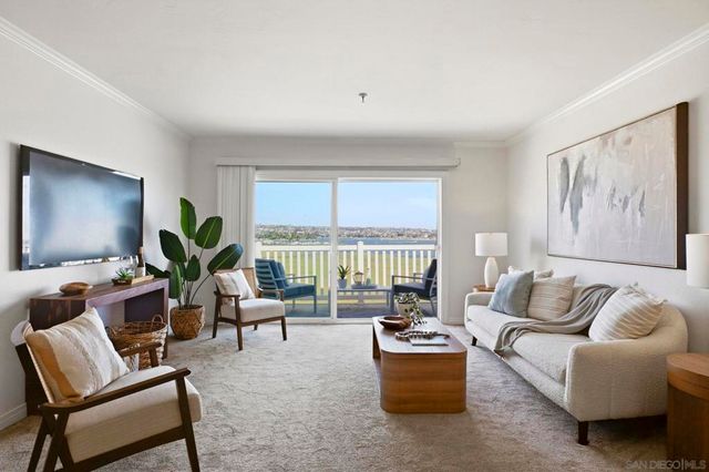 4015 Crown Point Dr P6, San Diego, CA 92109