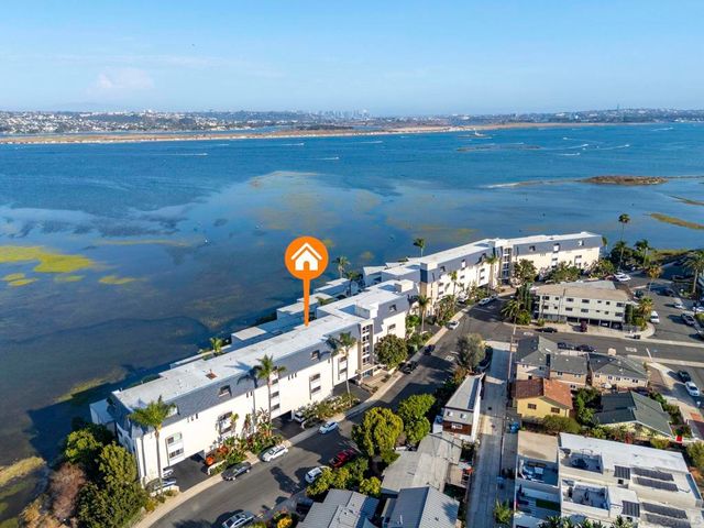 4015 Crown Point Dr P6, San Diego, CA 92109