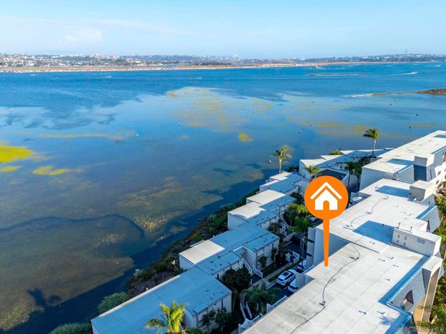 4015 Crown Point Dr P6, San Diego, CA 92109