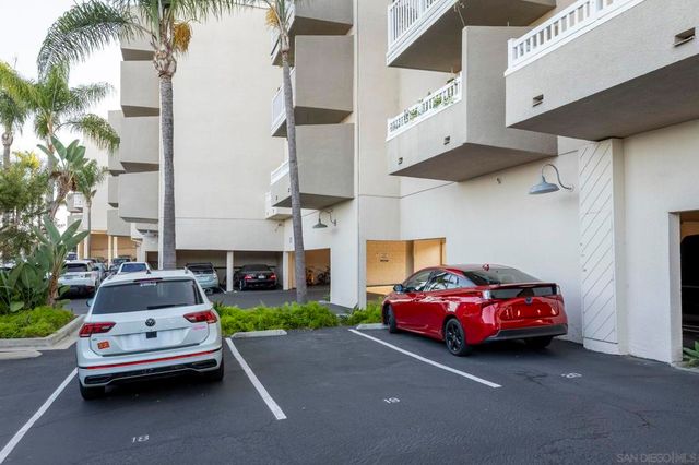 4015 Crown Point Dr P6, San Diego, CA 92109