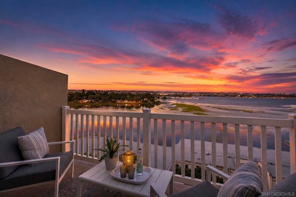 Image 1 of property listing at 4015 Crown Point Dr P6, San Diego, CA 92109