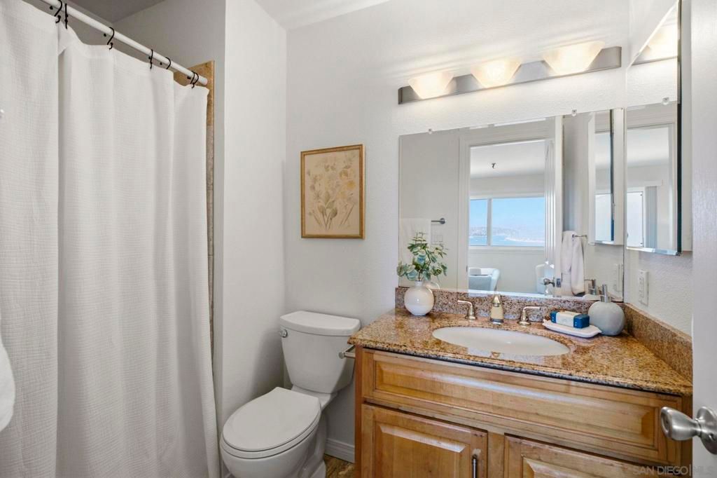 Image 15 of property listing at 4015 Crown Point Dr P6, San Diego, CA 92109