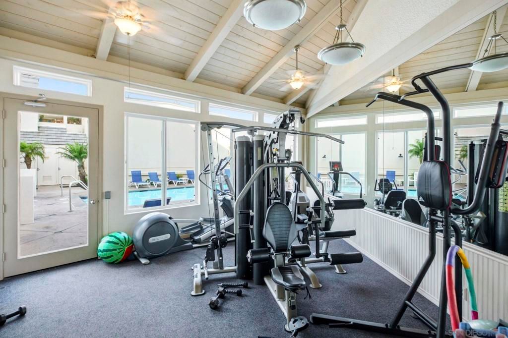 Image 30 of property listing at 4015 Crown Point Dr P6, San Diego, CA 92109