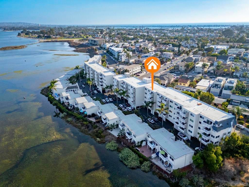 Image 37 of property listing at 4015 Crown Point Dr P6, San Diego, CA 92109
