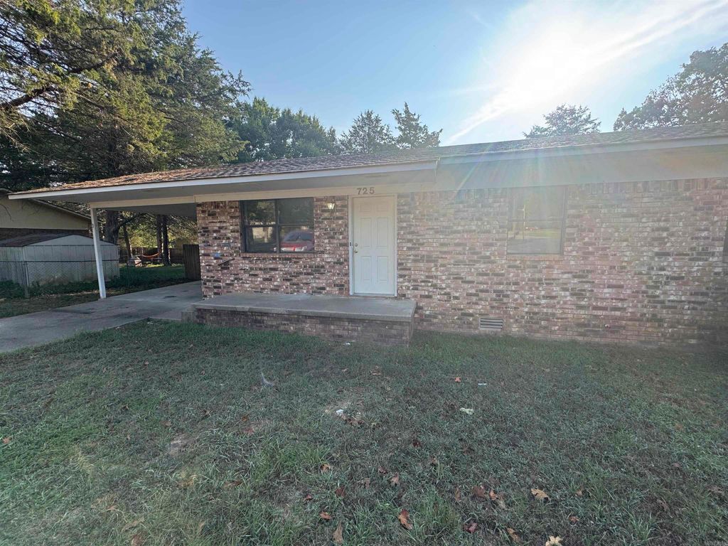 725 Spruce St, Heber Springs, AR 72543
