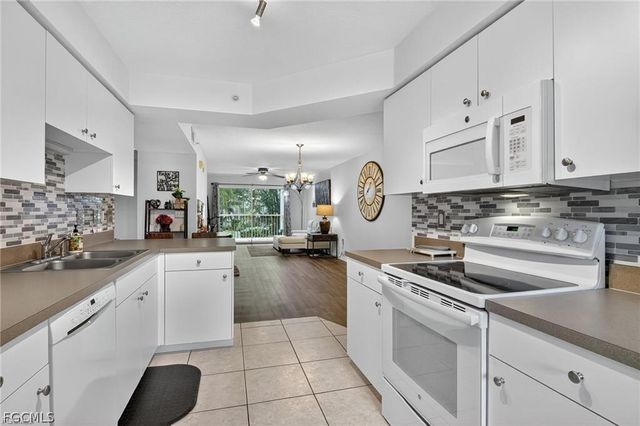 15405 Cedarwood LN 2, Naples, FL 34110