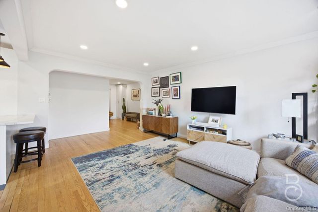 67-38 108th Street B33, Forest Hills, NY 11375