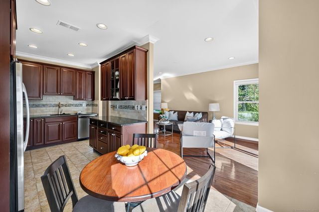 32 Bay Hill Drive 32, Bloomfield, CT 06002