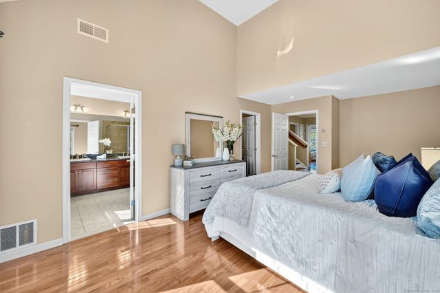 32 Bay Hill Drive 32, Bloomfield, CT 06002