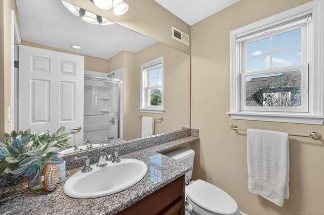 32 Bay Hill Drive 32, Bloomfield, CT 06002