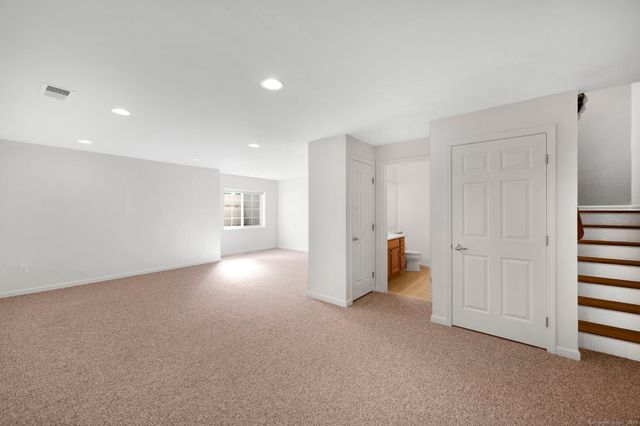 32 Bay Hill Drive 32, Bloomfield, CT 06002