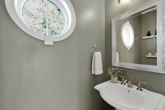 32 Bay Hill Drive 32, Bloomfield, CT 06002