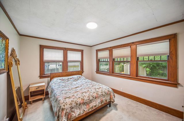 1131 45th Street, Des Moines, IA 50311