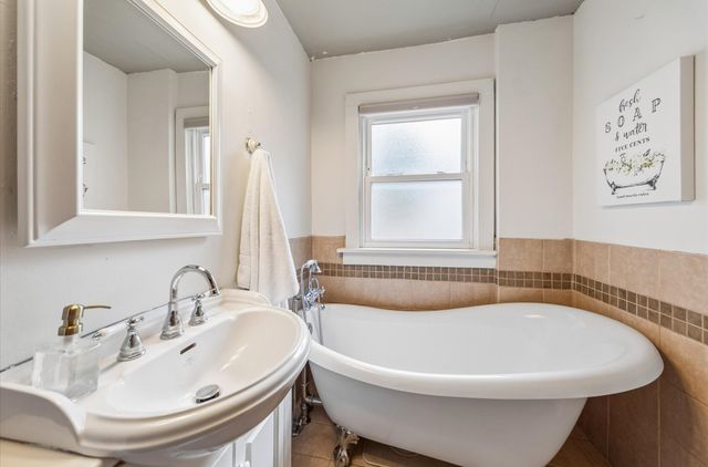 1131 45th Street, Des Moines, IA 50311