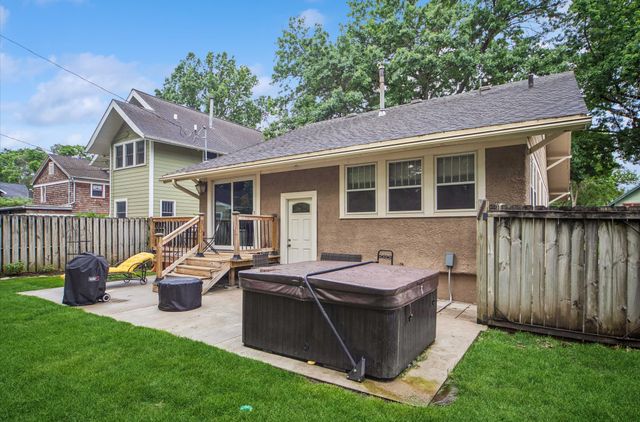 1131 45th Street, Des Moines, IA 50311