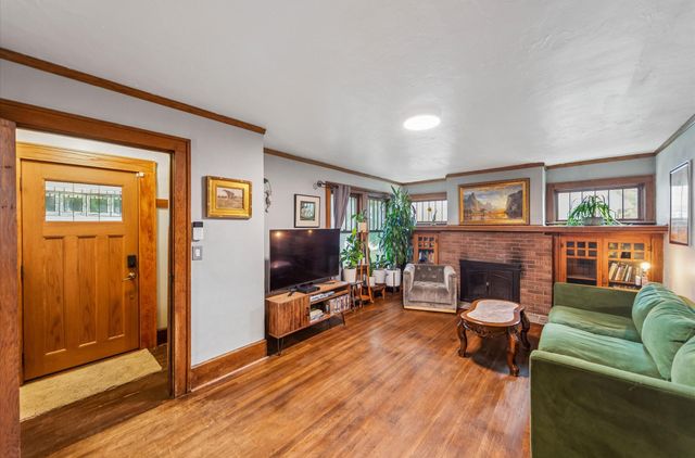 1131 45th Street, Des Moines, IA 50311