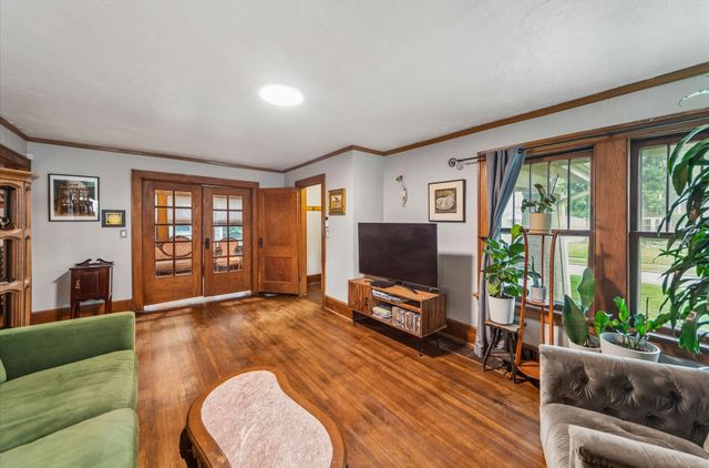 1131 45th Street, Des Moines, IA 50311