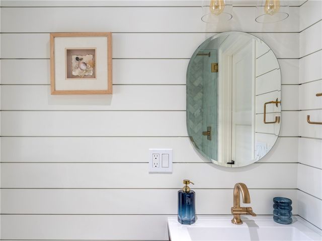 7 Dearborn Street 1, Newport, RI 02840