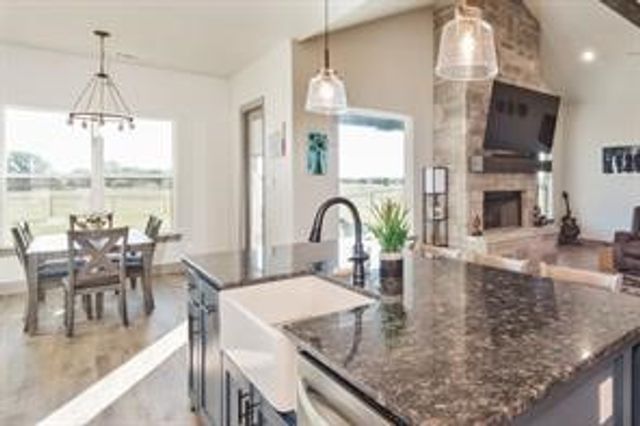 170 Rolling Hills Boulevard, Alvord, TX 76225