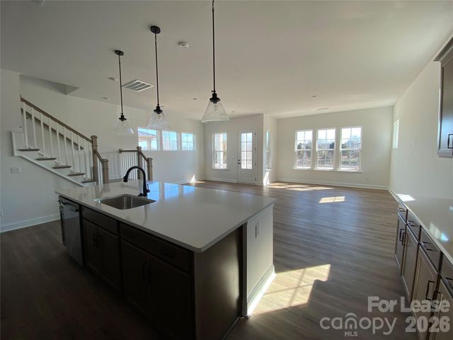 4016 Hickory Place Lane, Pineville, NC 28134